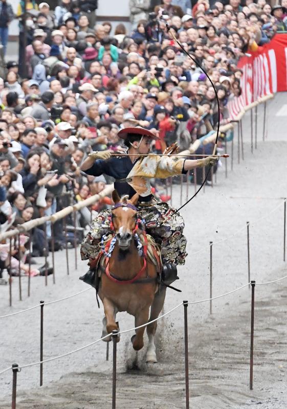 日光東照宮 特別限定流鏑馬（やぶさめ）蹄鉄の絵馬 m16810699170_1.jpg