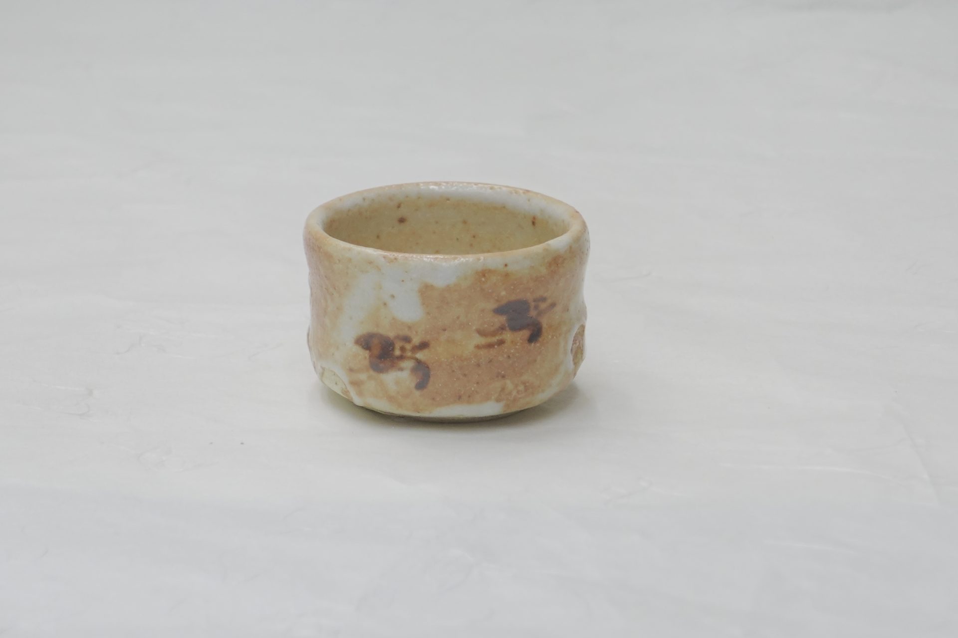 ♥絵志野 ぐい呑み 桐箱付き ㉓ 志野 ぐい飲み 骨董品 ♥絵志野