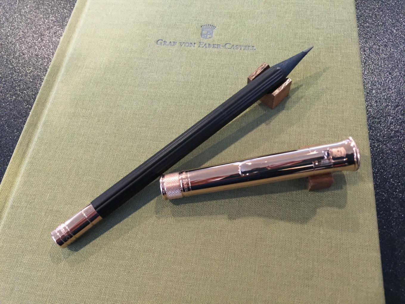 ファーバーカステル パーフェクトペンシルローズゴールドご予約受付中