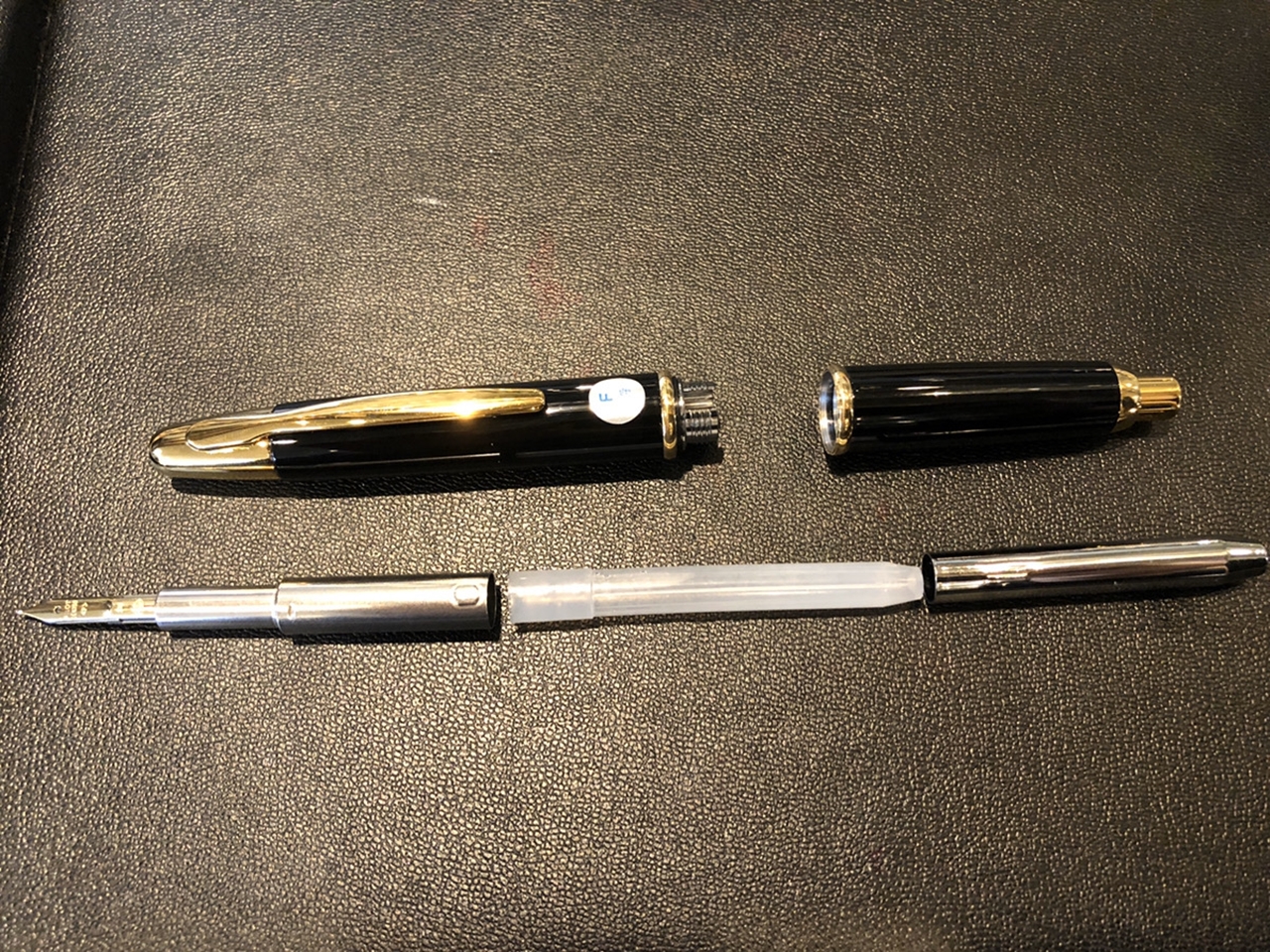 パイロットのキャップレス万年筆って何？使い方や構造、商品