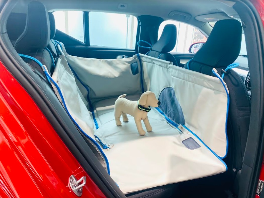 ボルボ純正アクセサリー】リアシートペットカバー展示中です
