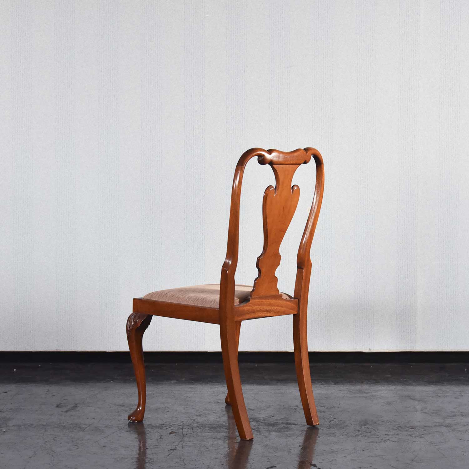 イギリス アンティーク 家具 クイーンアンチェア ダイニングチェア 猫