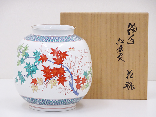 酒井田柿右衛門について。主な代表作や買取・査定ポイント | 骨董品