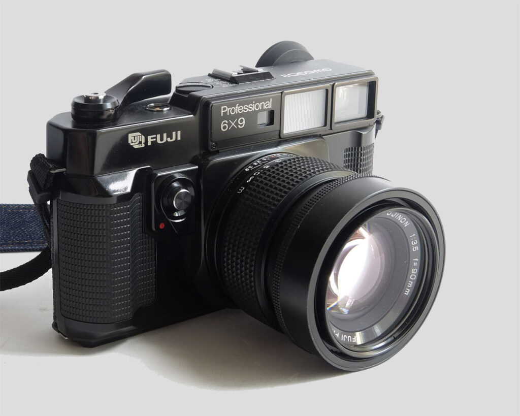 富士フィルム GW690 6x9 レンジファインダーカメラ 中古】FUJIFILM