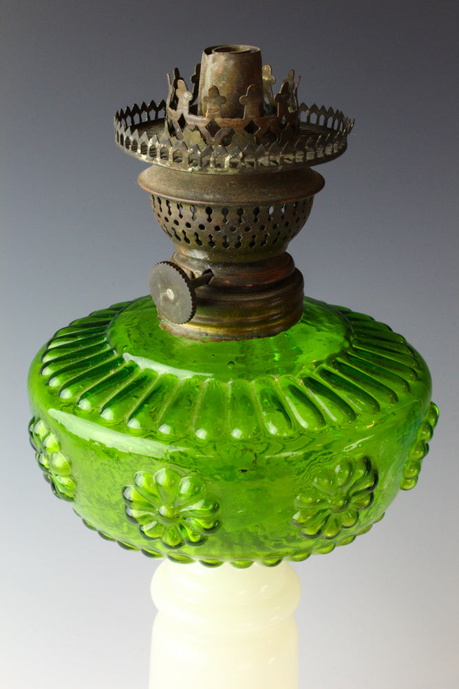 青かきあげ丸型菊文油壺台ランプ Z-C – 古福庵 [ KOFUKUAN