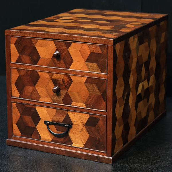 温かみのある彩りをした寄木細工の小引き出し DC2614 – 古福庵