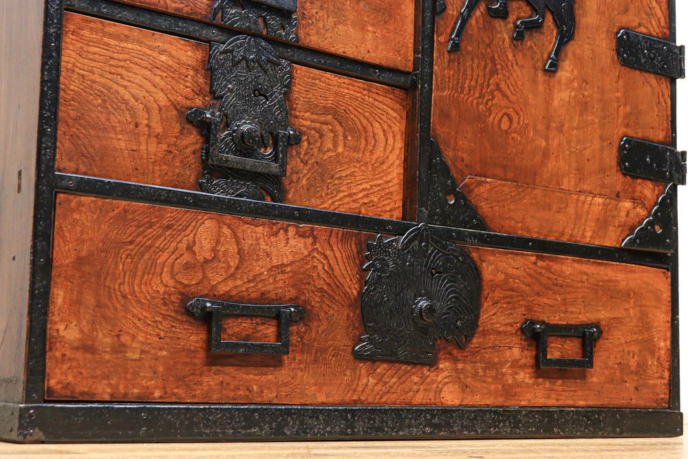 大珍品!! 文明開化!! 西洋の将校を金具に描いた極上帳場箪笥 BB1236-MT