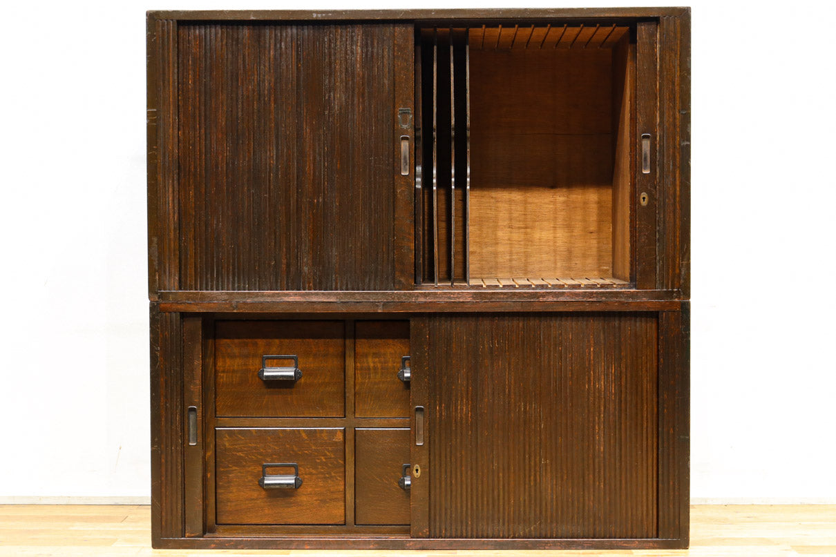 上質な造りにレトロ感漂う蛇腹戸造りの収納箪笥 BB2676 – 古福庵