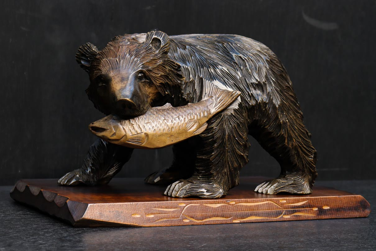 クマ 魚 木製彫刻 【公式通販】