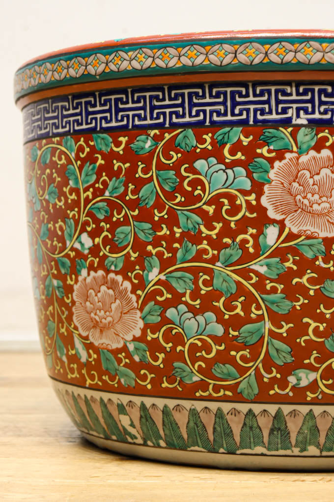 艶やかな色彩と絵柄が目を引く丸火鉢 DC6830 – 古福庵 [ KOFUKUAN