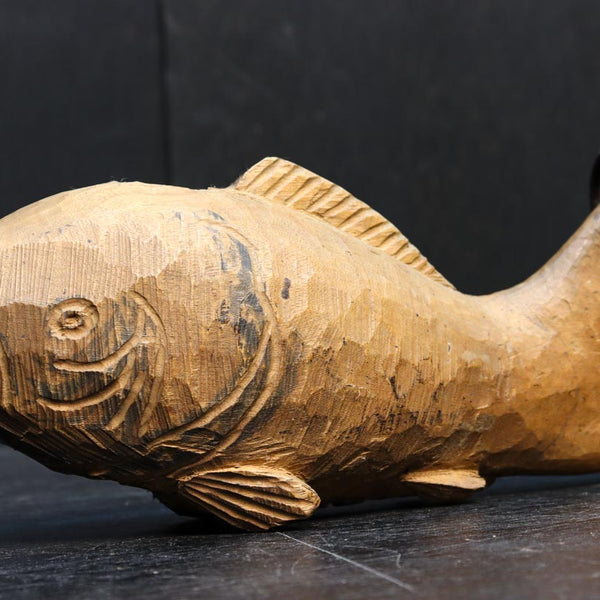 最小限の彫り込みで魚を模した自在鉤の横木 DC6052 – 古福庵