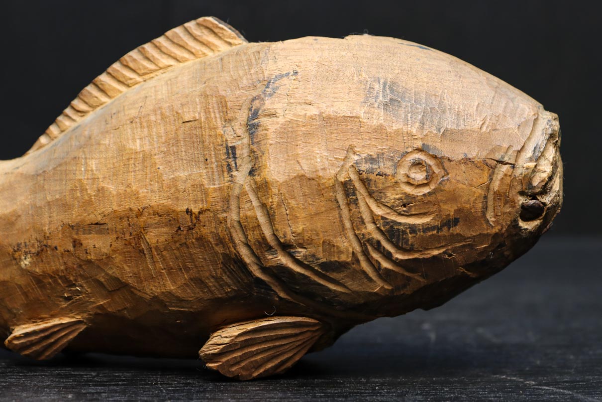 囲炉裏自在鉤木彫り魚(鯉)