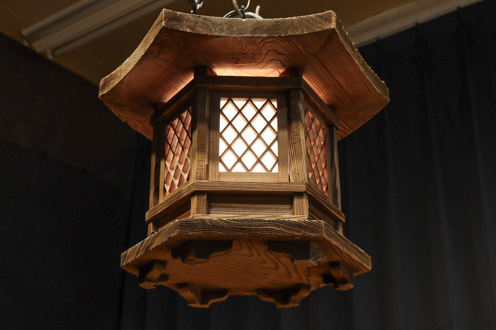 珍品!! 自然の風合いが温かみある木製の灯籠 DC8327 – 古福庵