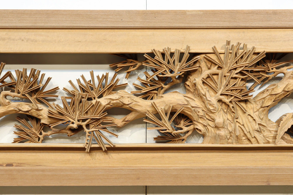 細部まで松竹梅を丁寧に描いた木地色の深彫り彫刻欄間 EZ1967ab 在庫(a