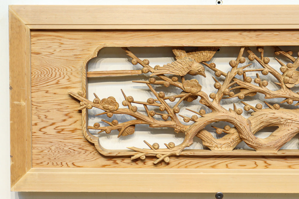 梅と雀の風流な絵柄を繊細に描いた深彫り彫刻欄間 EZ2066ab 在庫(a:1 b
