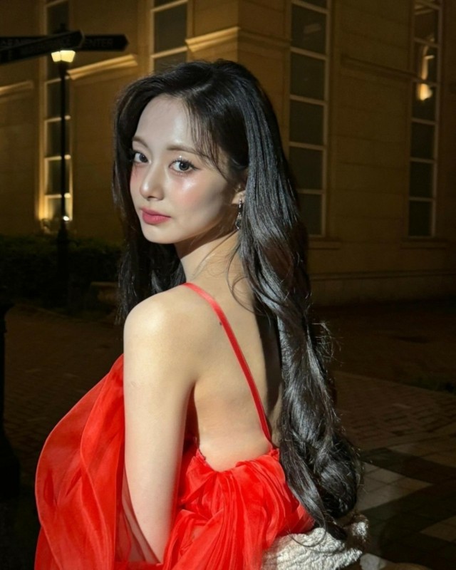 TWICE」ツウィ、ソロデビュー控えて魅惑的なビジュアル | K-POP、韓国