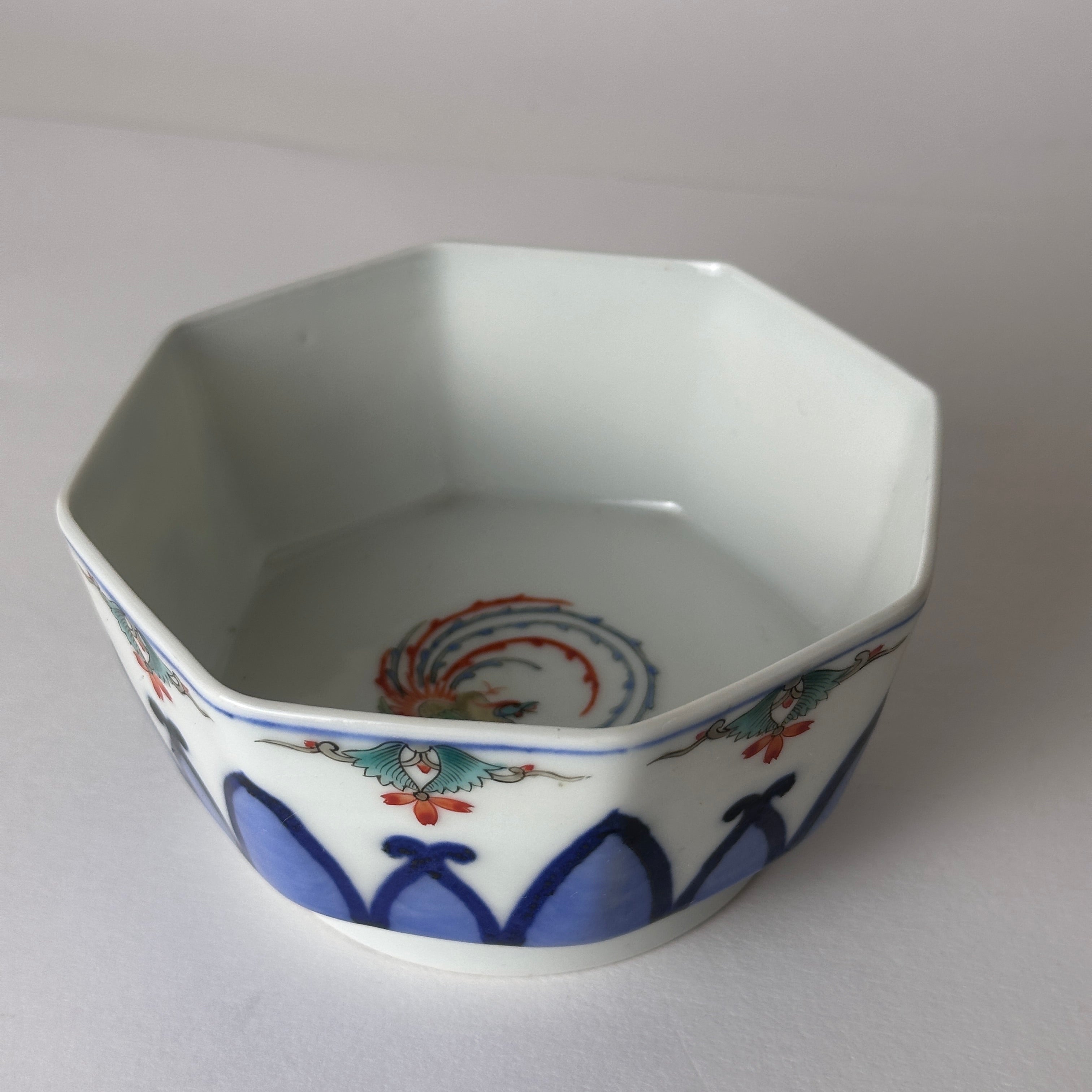 柿右衛門見込み鳳凰紋の八角向付 – Kotto Shop