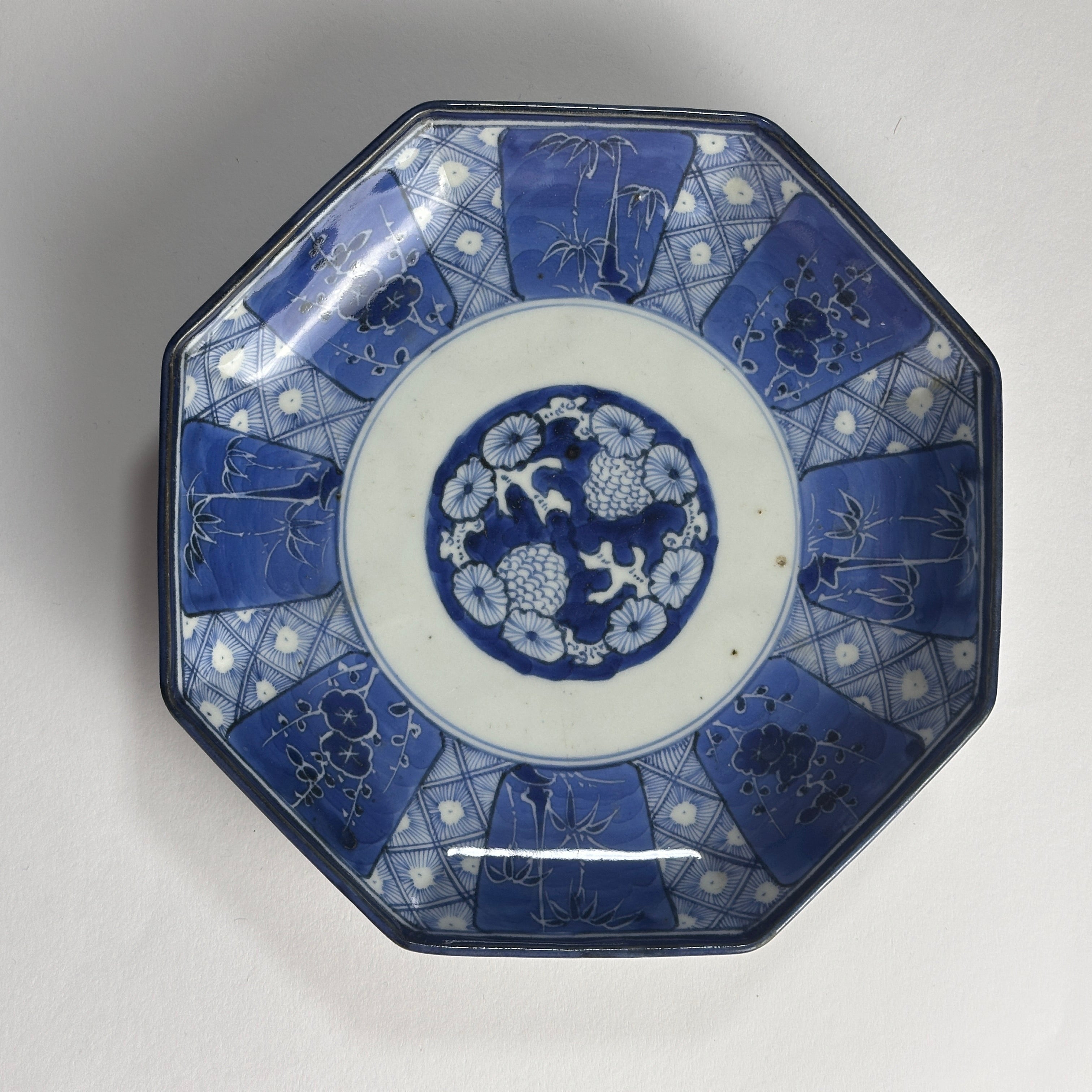 大聖寺伊万里 染錦 柿右衛門写 松竹梅の図 八角膾皿 N293AS-fbuj