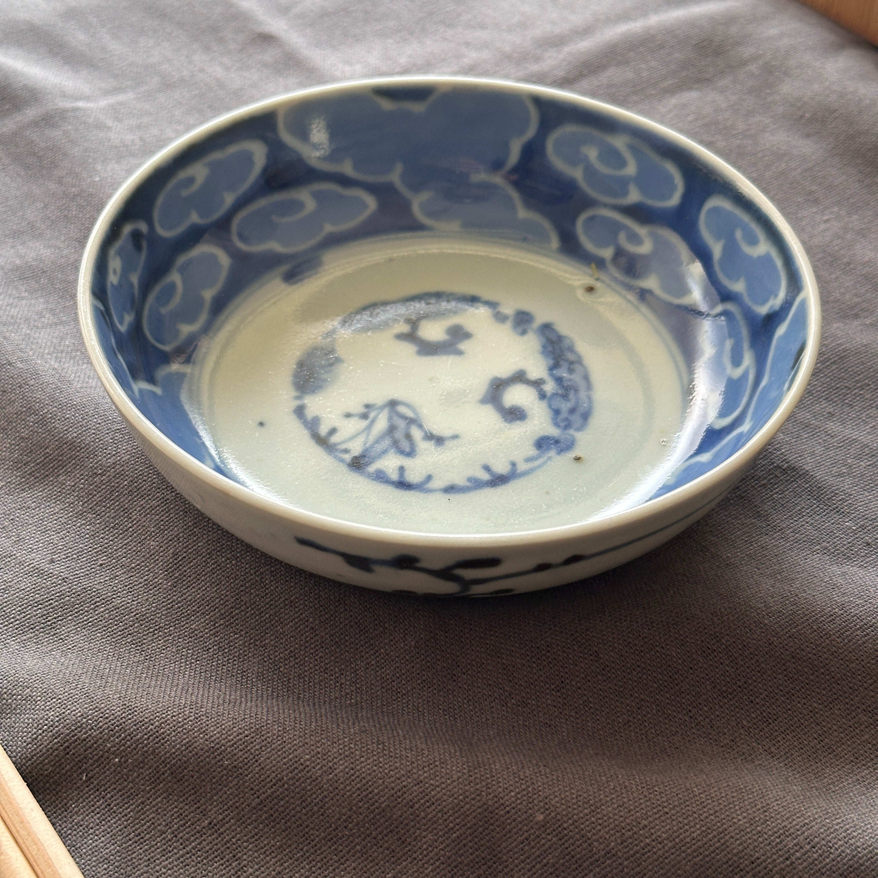 静謐の美、古伊万里染付なます皿 – Kotto Shop