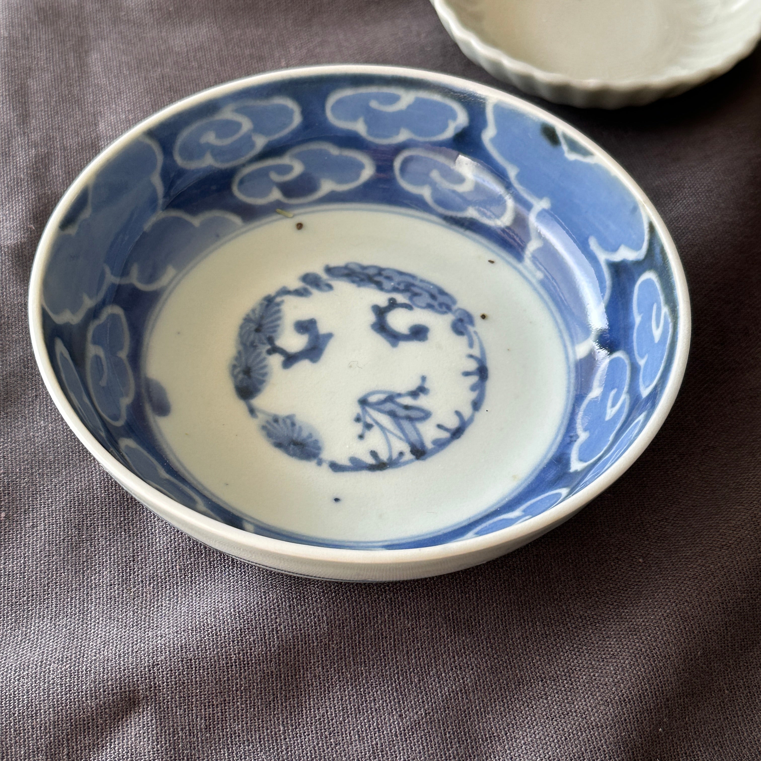 静謐の美、古伊万里染付なます皿 – Kotto Shop