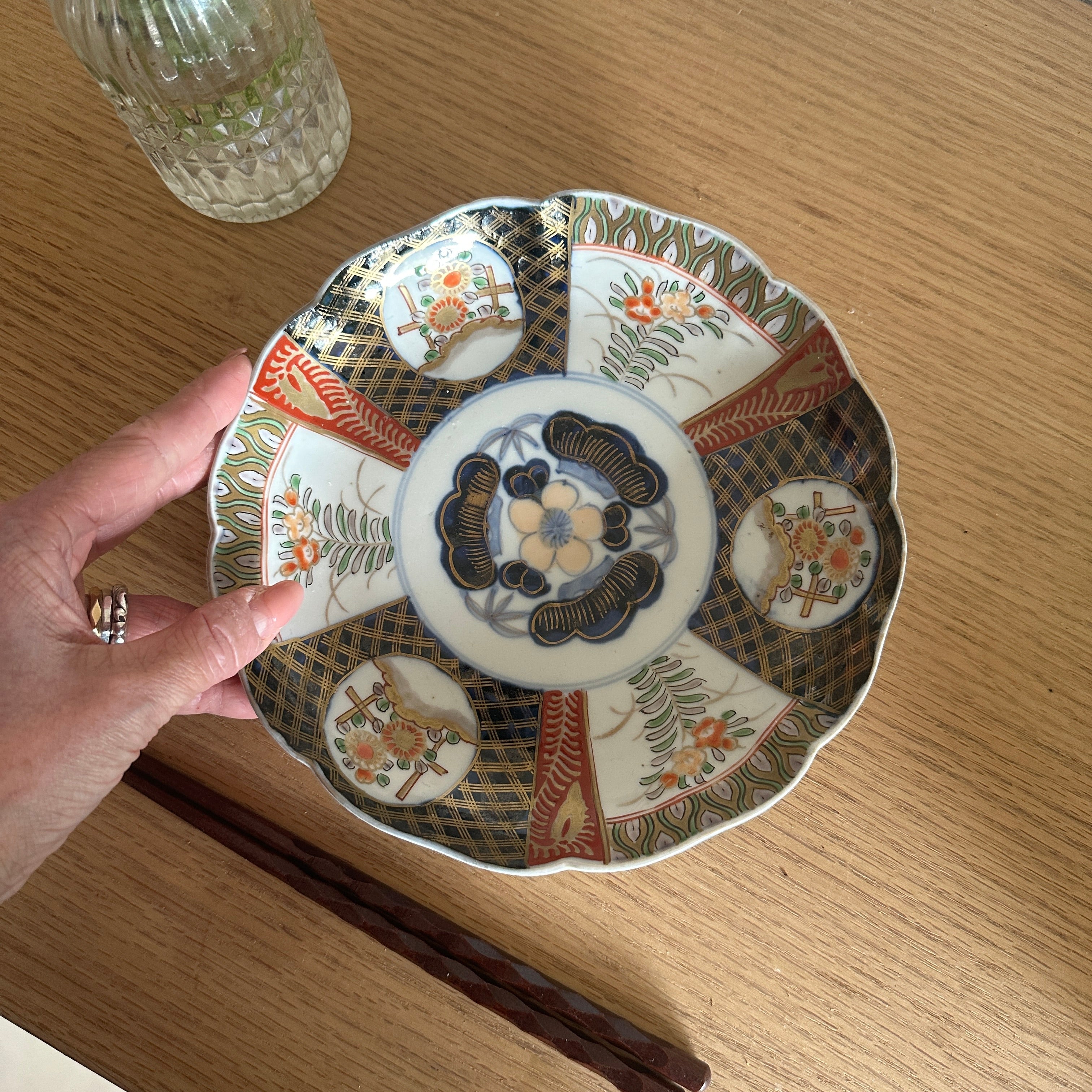 大皿骨董品です、時代わかりません、直径40センチ傷はありません、いい