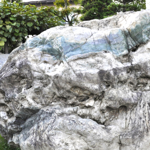 Premium】特大美石 糸魚川翡翠 翡翠 白×翠 翡翠輝石 原石 754g