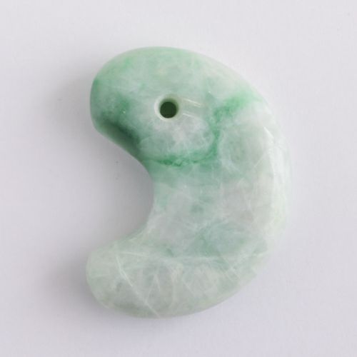 勾玉／淡緑色ヒスイ | 糸魚川翡翠工房こたき