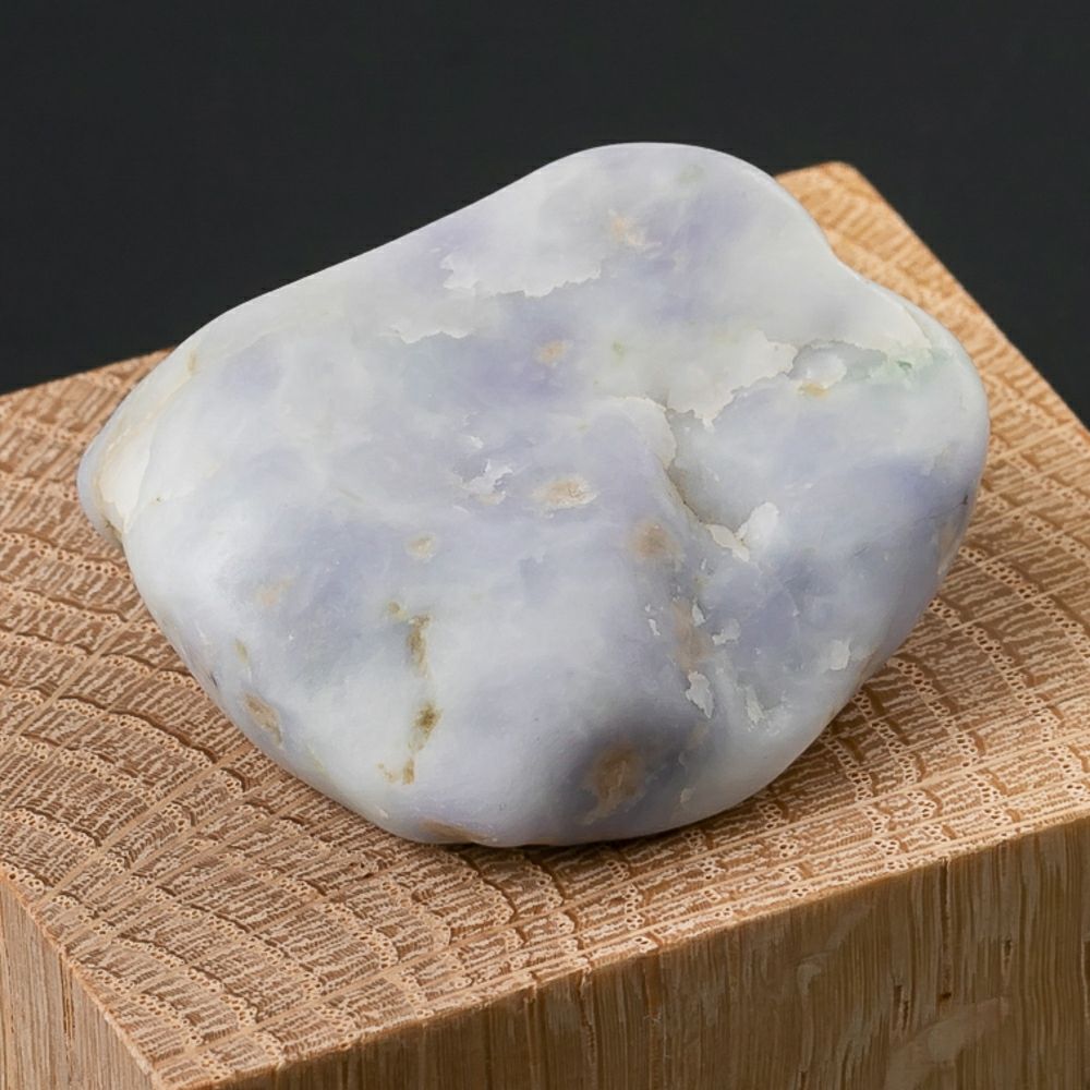 深いラベンダー色・宮崎海岸産・28g】（高品質ラベンダー色ヒスイ