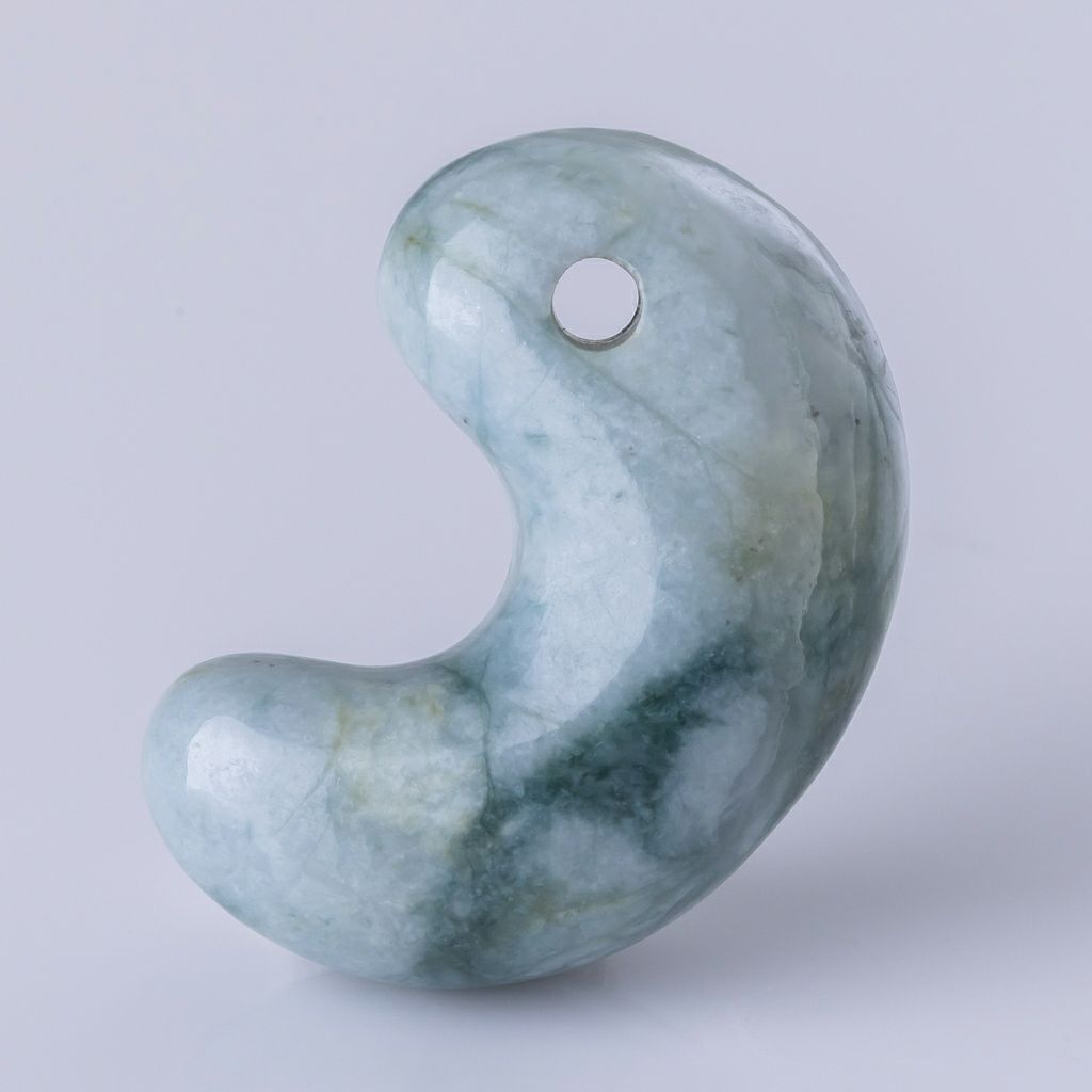 勾玉／青色（入コン沢）ヒスイ | 糸魚川翡翠工房こたき