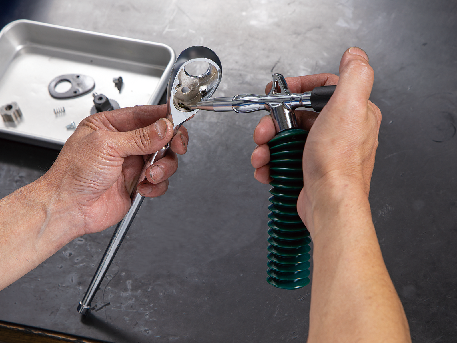 ミニグリースガン | KTCツールオフィシャルサイト