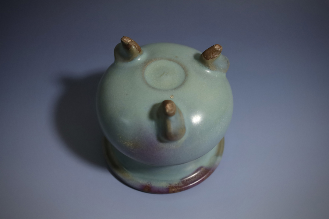 鈞窯澱青釉紫斑鬲香炉 ｜九間堂・京都二条・コレクション（販売