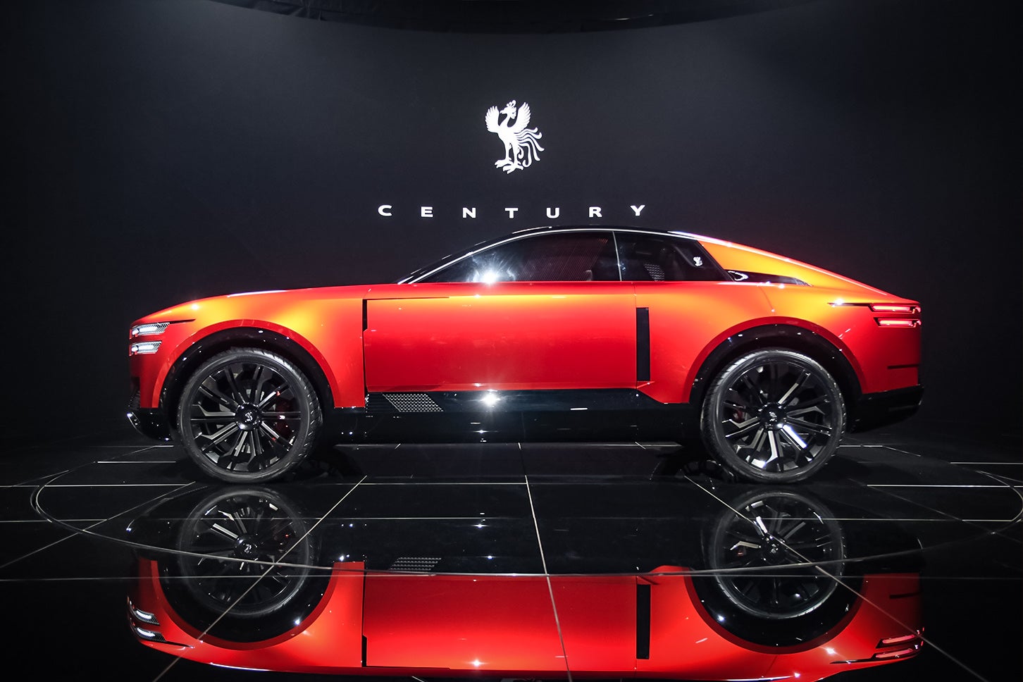 トヨタが「センチュリー」2ドアクーペを初披露！ 豊田会長「ジャパン