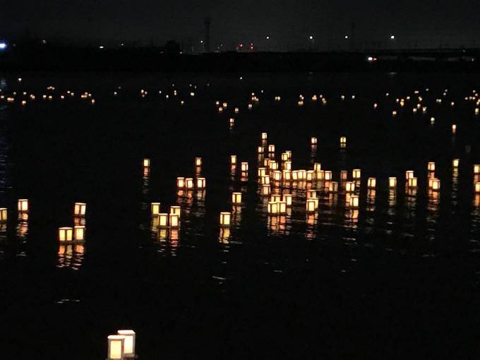 久留米流し灯籠2025」約3,000個の灯籠 在りし日の故人をしのぶ行事