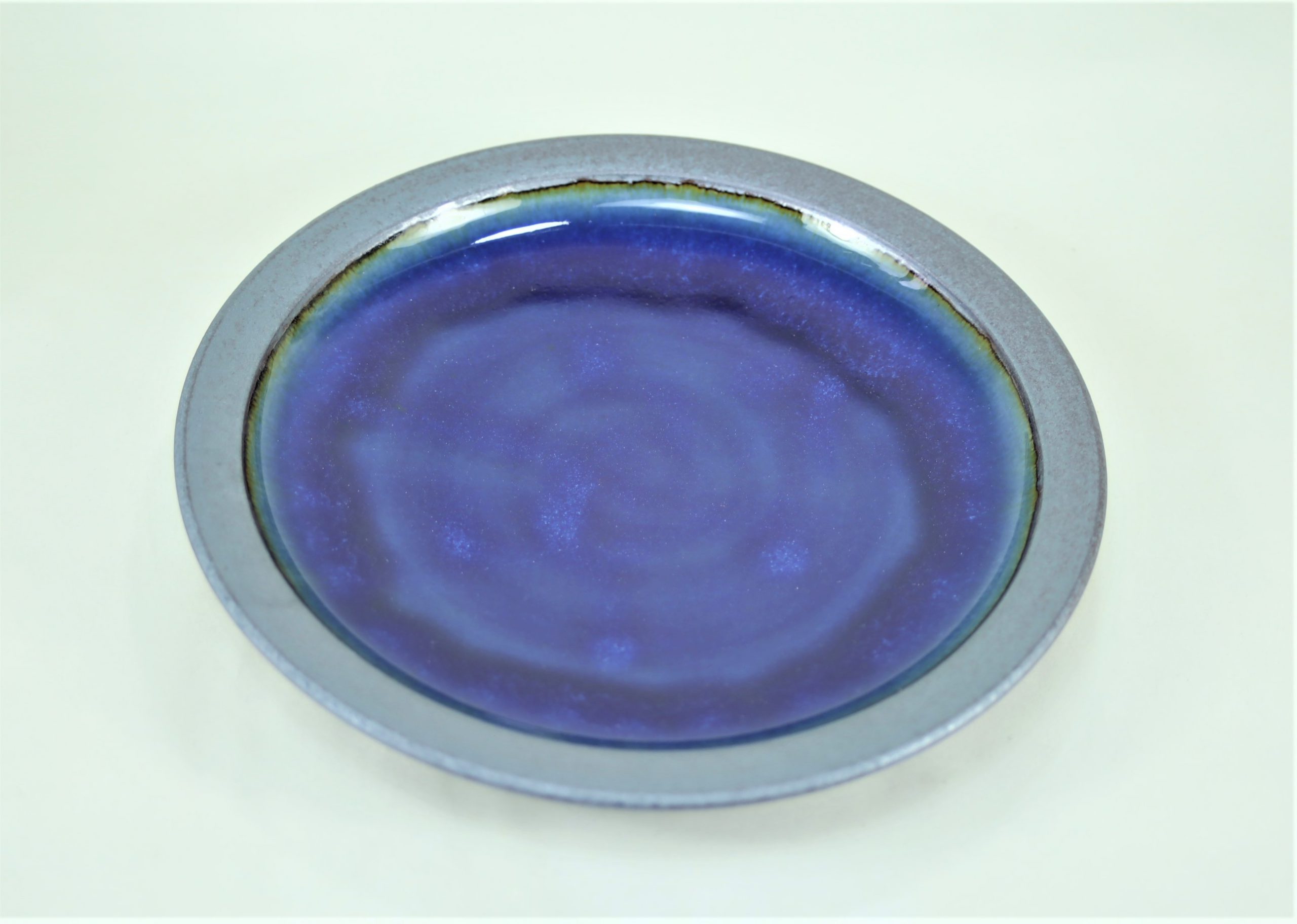 出西焼 8寸 縁鉄砂呉須釉皿/Syussai-yaki/24cm dish/Blue – 倉日用商店