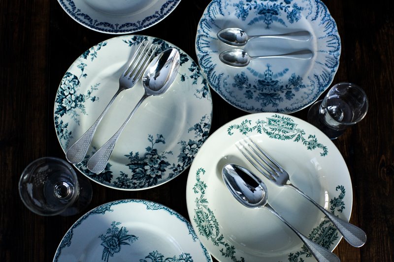 その魅力にハマってしまいそう アンティーク・ブロカントの皿 | 暮らし