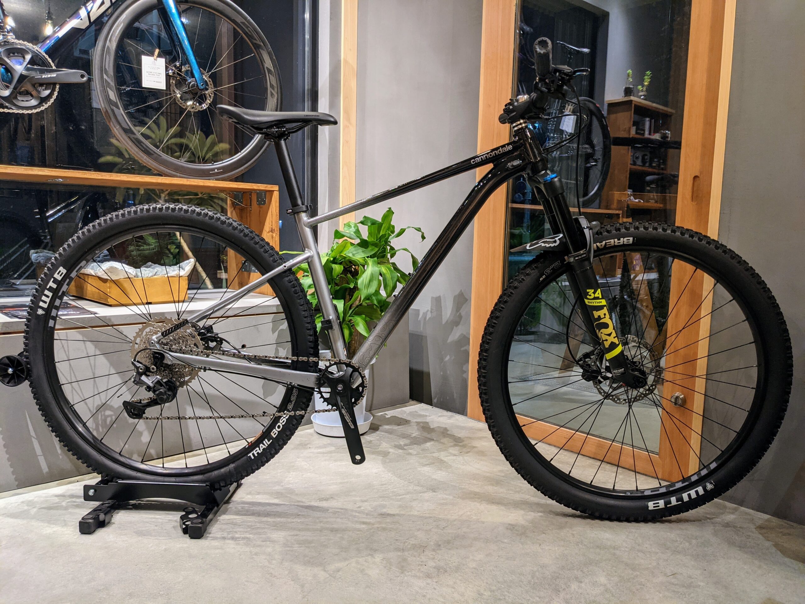 mmm 引き取り限定 Cannondale Trail カスタム 中古車入荷情報