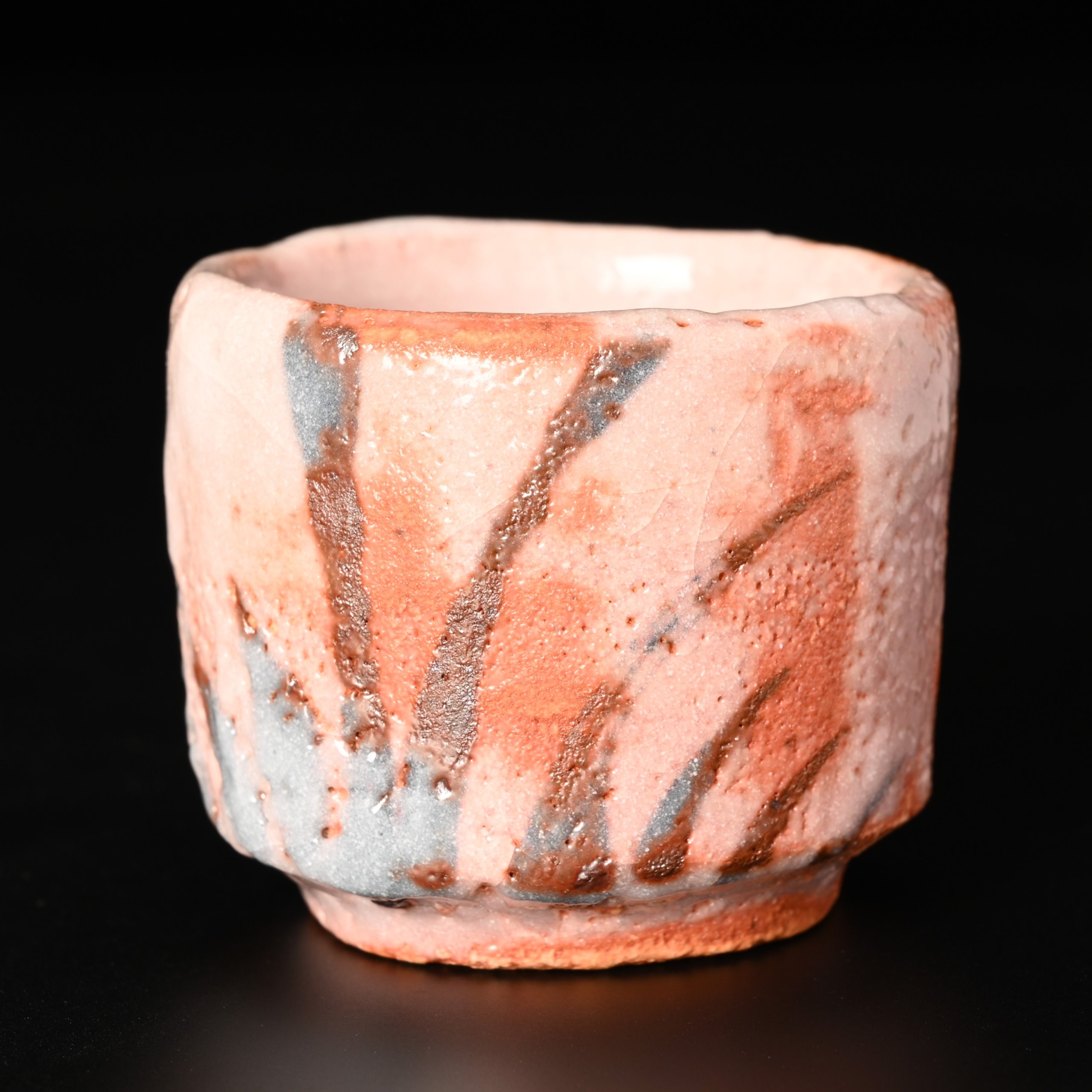 加藤孝造 志野ぐい呑 | 銀座 黒田陶苑オンラインショップ