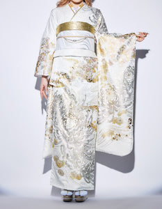 白地 金銀彩加工の上品な梅と菊の振袖フルセット 振袖のみ 白地 金銀彩