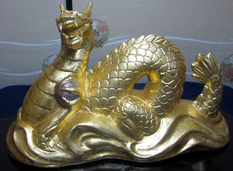 波と龍の彫刻 24金メッキ皿 波と龍の彫刻 24金メッキ皿