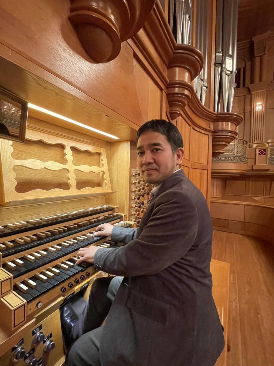 パイプオルガンでポップスを弾く 開拓精神が魅力のオルガニスト | KEP