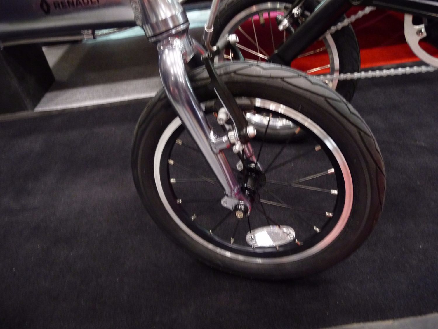 6.7kg！超軽量折りたたみ自転車ルノーマグネシウム6が新登場