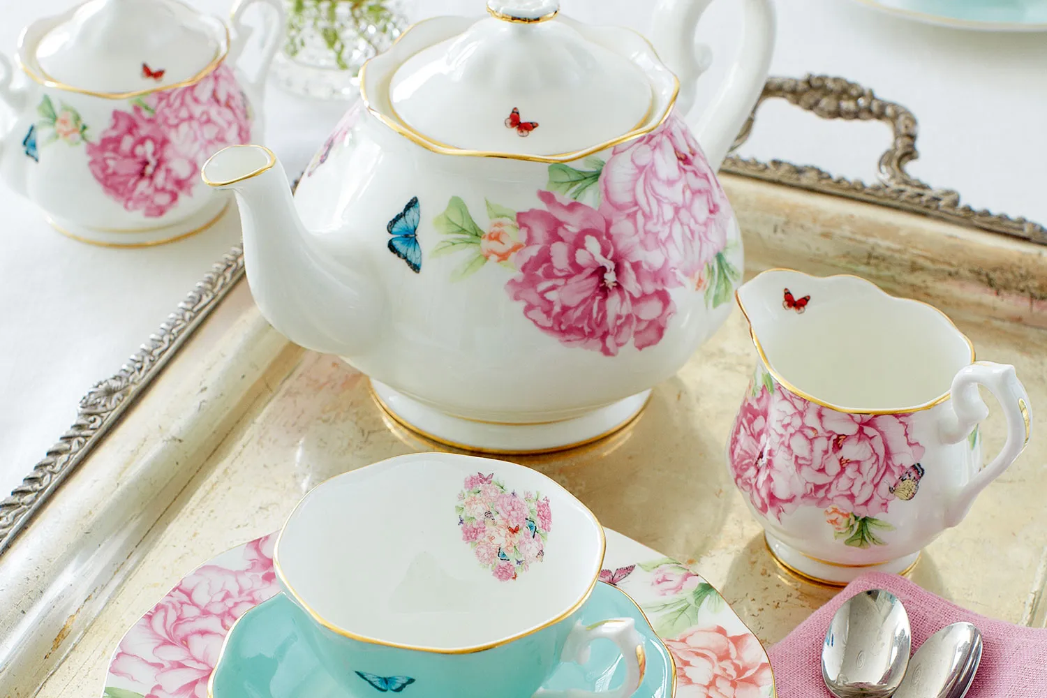 ロイヤル・アルバート特集｜優雅なティータイムを彩る英国食器