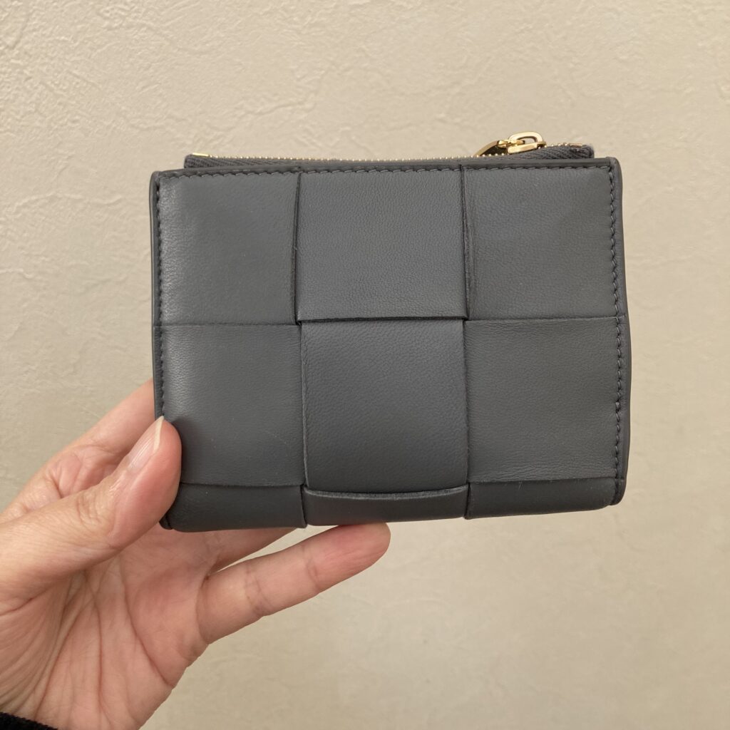 BOTTEGA VENETA】カセットスモール 二つ折りウォレットを愛用してい