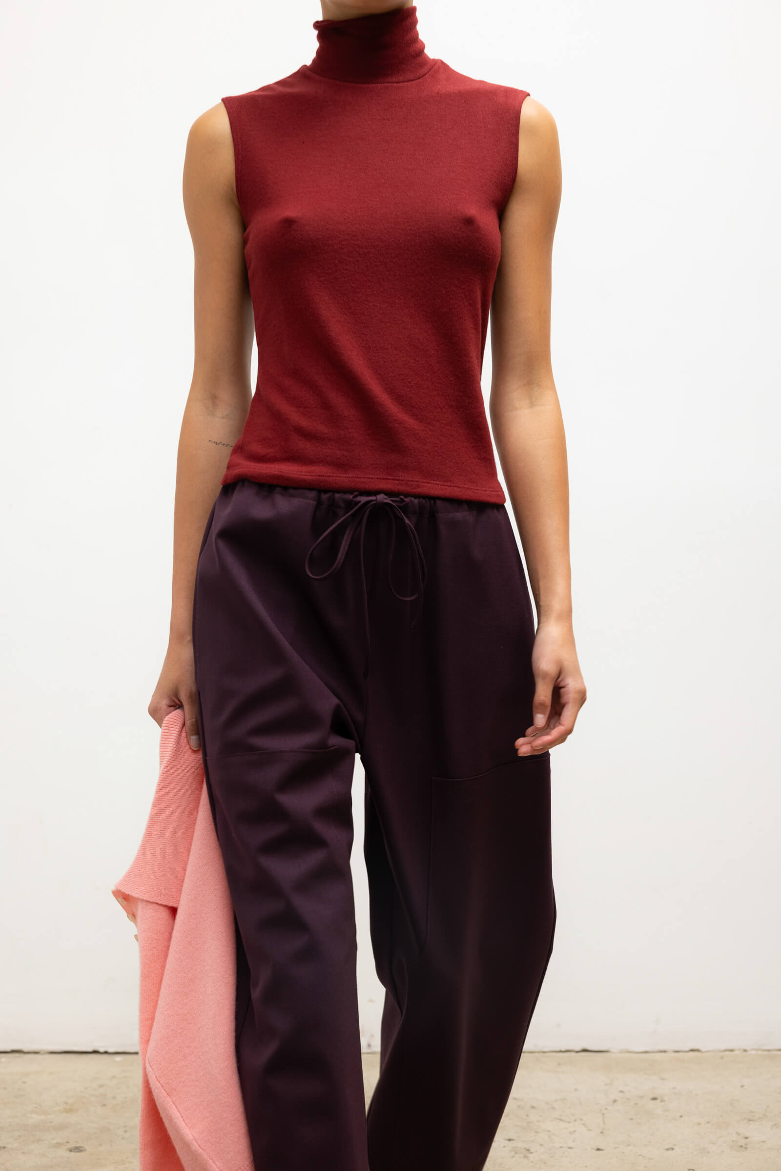LESET Lauren Sleeveless Turtleneck in Pinot in Jersey