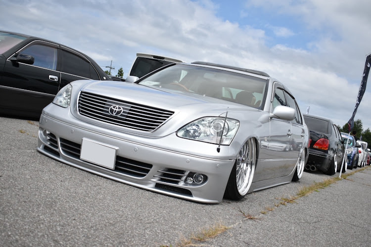 1/24 アオシマ スーパーVIP CAR モードパルファム 31セルシオ後期