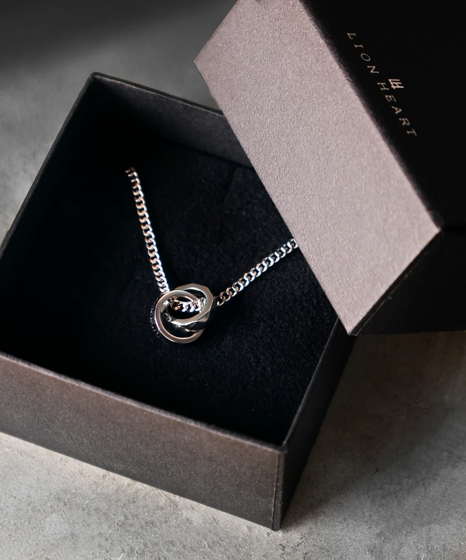 000000002210-01.jpg?size=l&w=