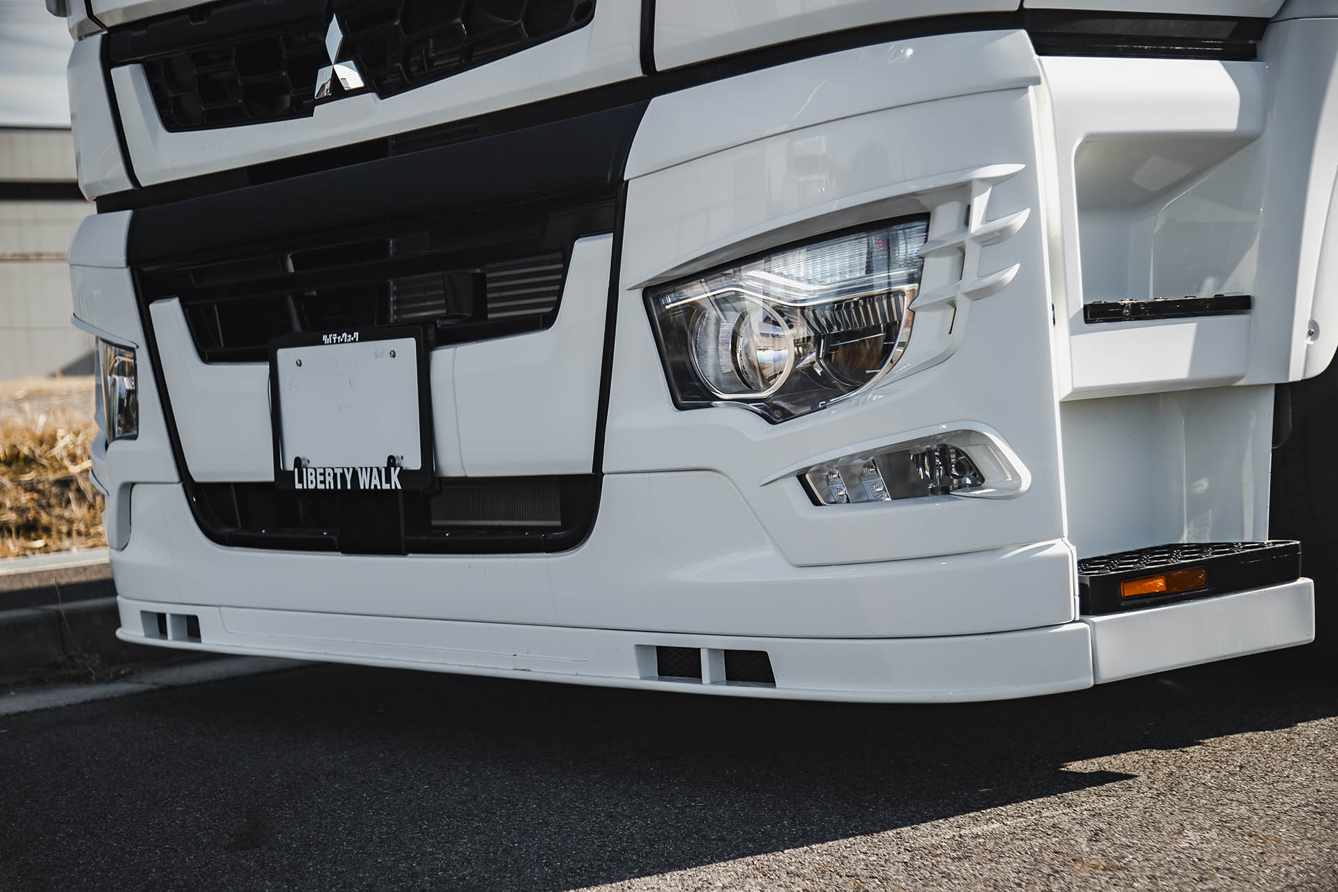 LB-TRUCKS Mitsubishi Fuso SUPER GREAT - LIBERTY WALK | リバティー