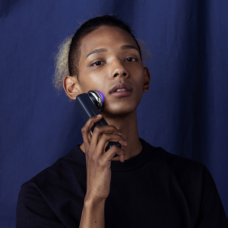 プレミアムマルチエステ美顔器 EVH-FC01 | EVOOCH(エボーク)