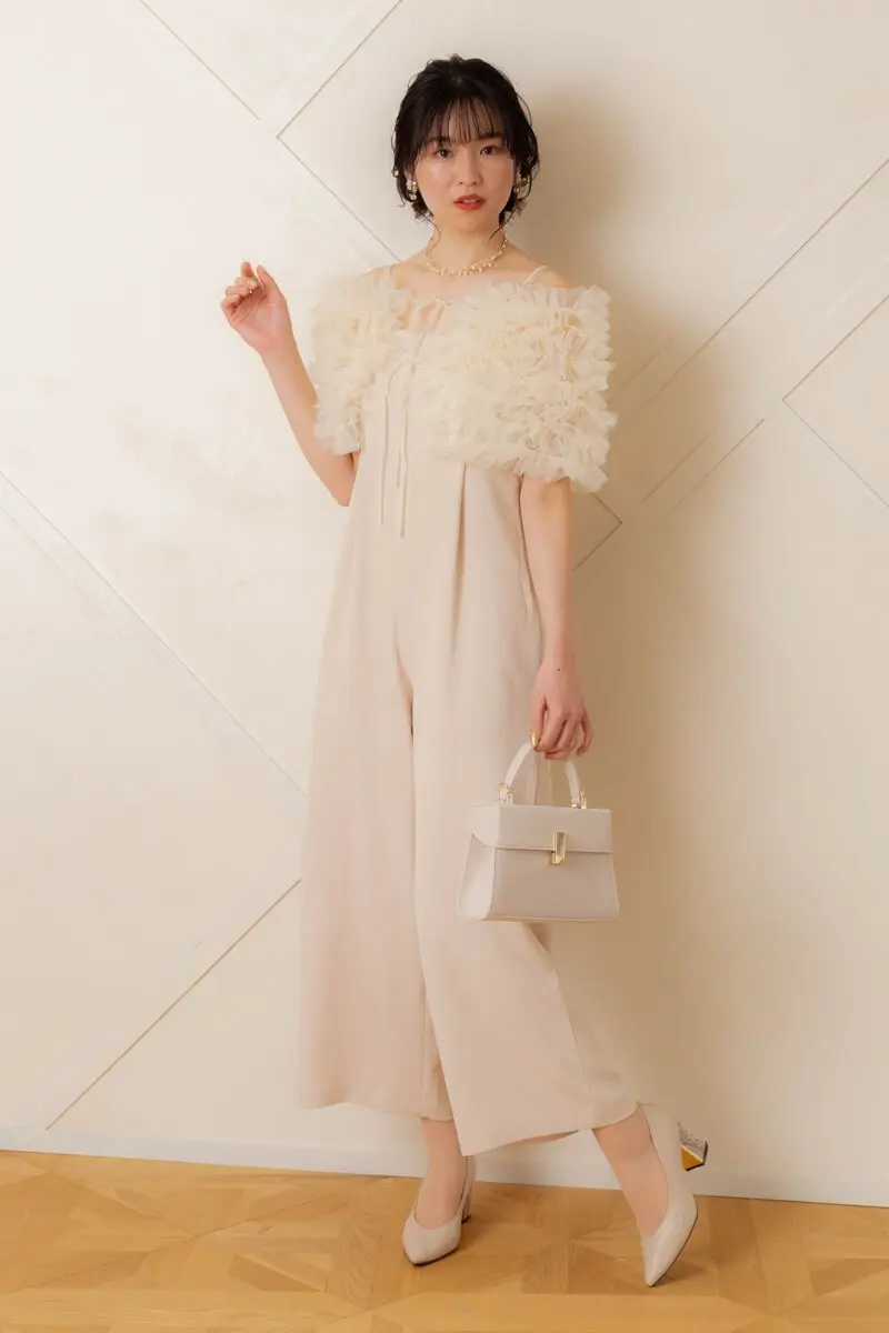 グレイッシュベージュのチュールボレロ付きパンツドレス | SALON by