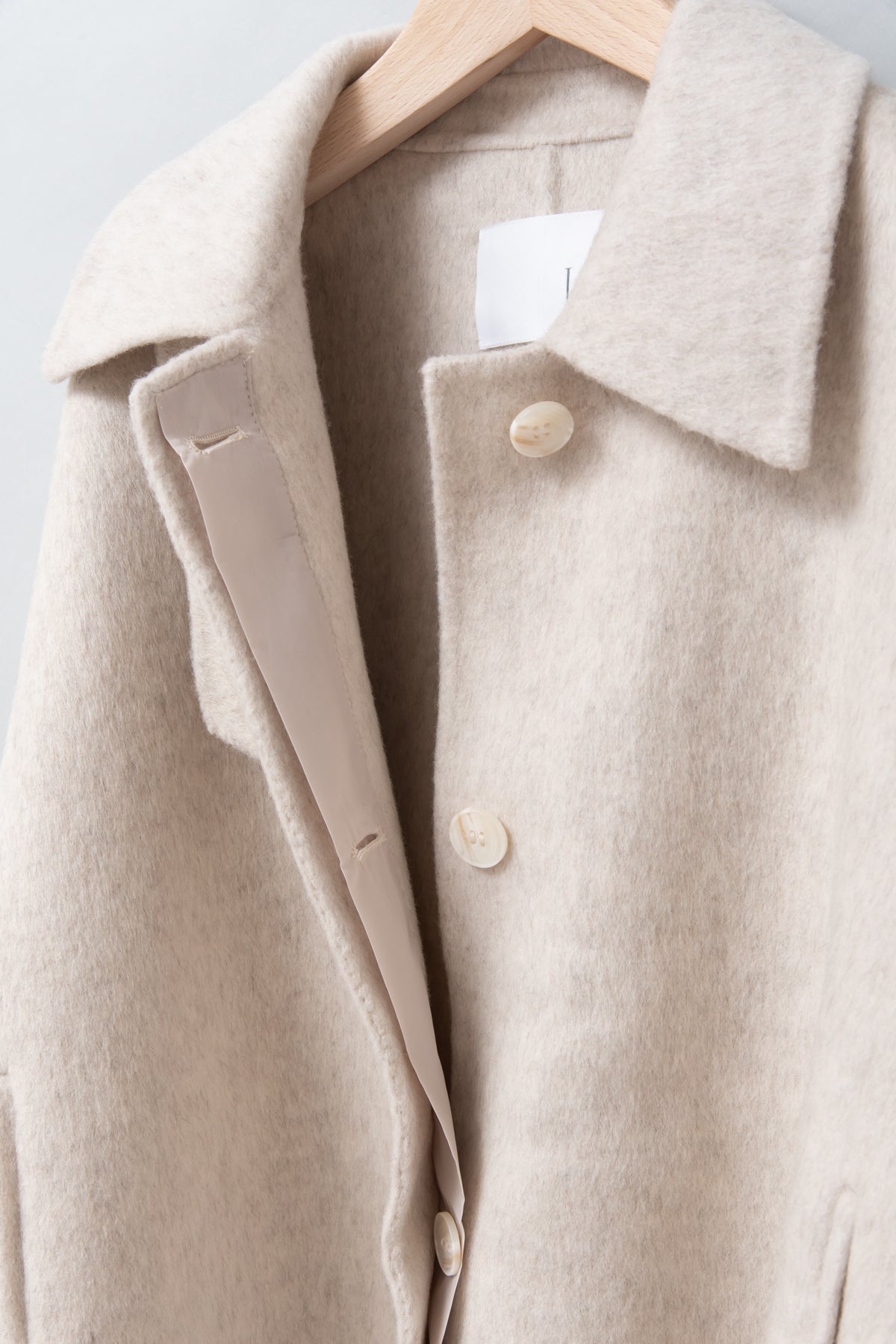 ラビッシュゲート ウールショートコートベージュ 軽やかで温かな